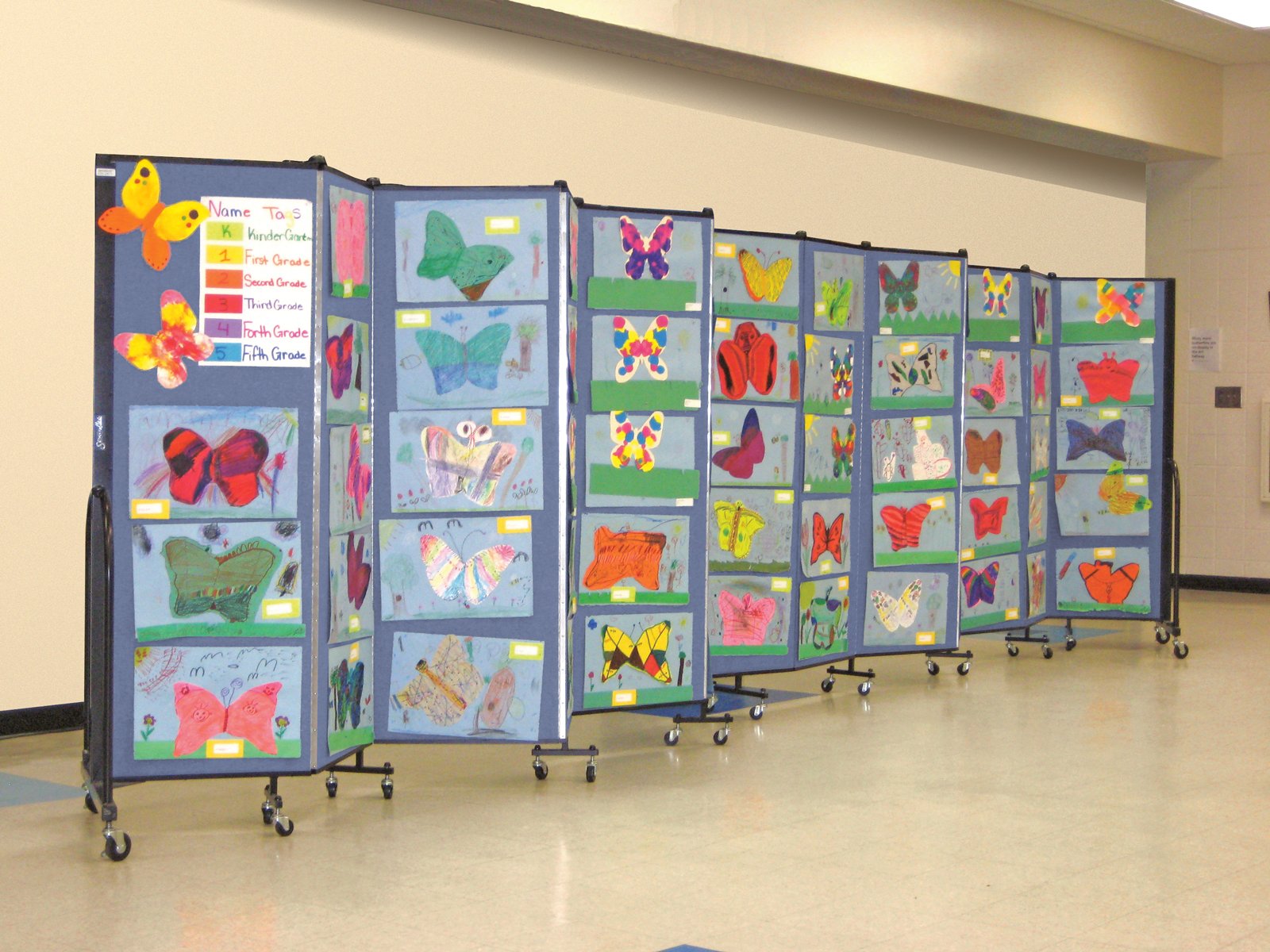 Creative Ways To Display Student Artwork Screenflex