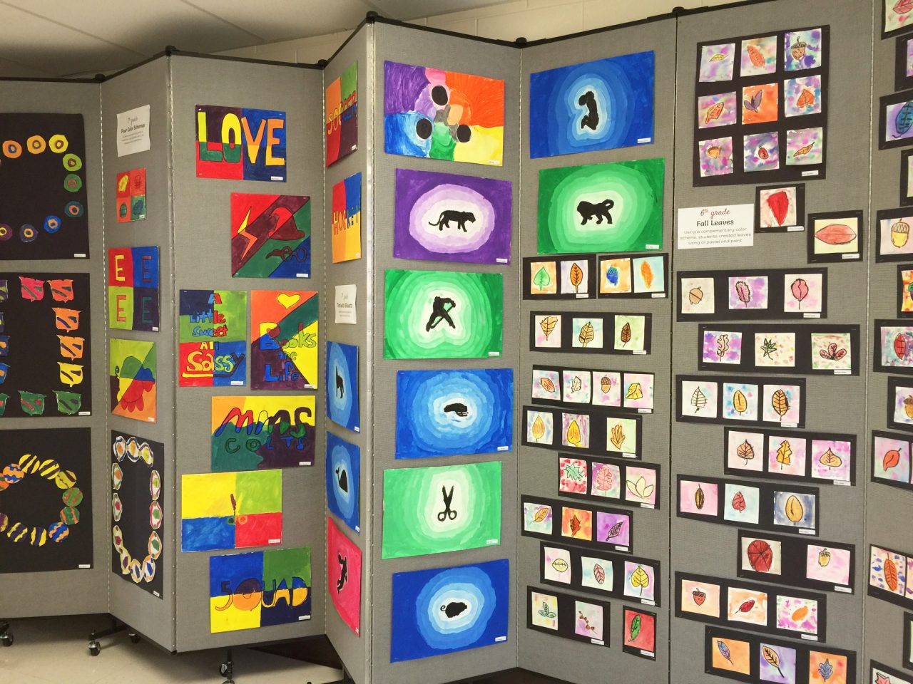 Portable Art Show Display Panels | Screenflex Portable Partitions